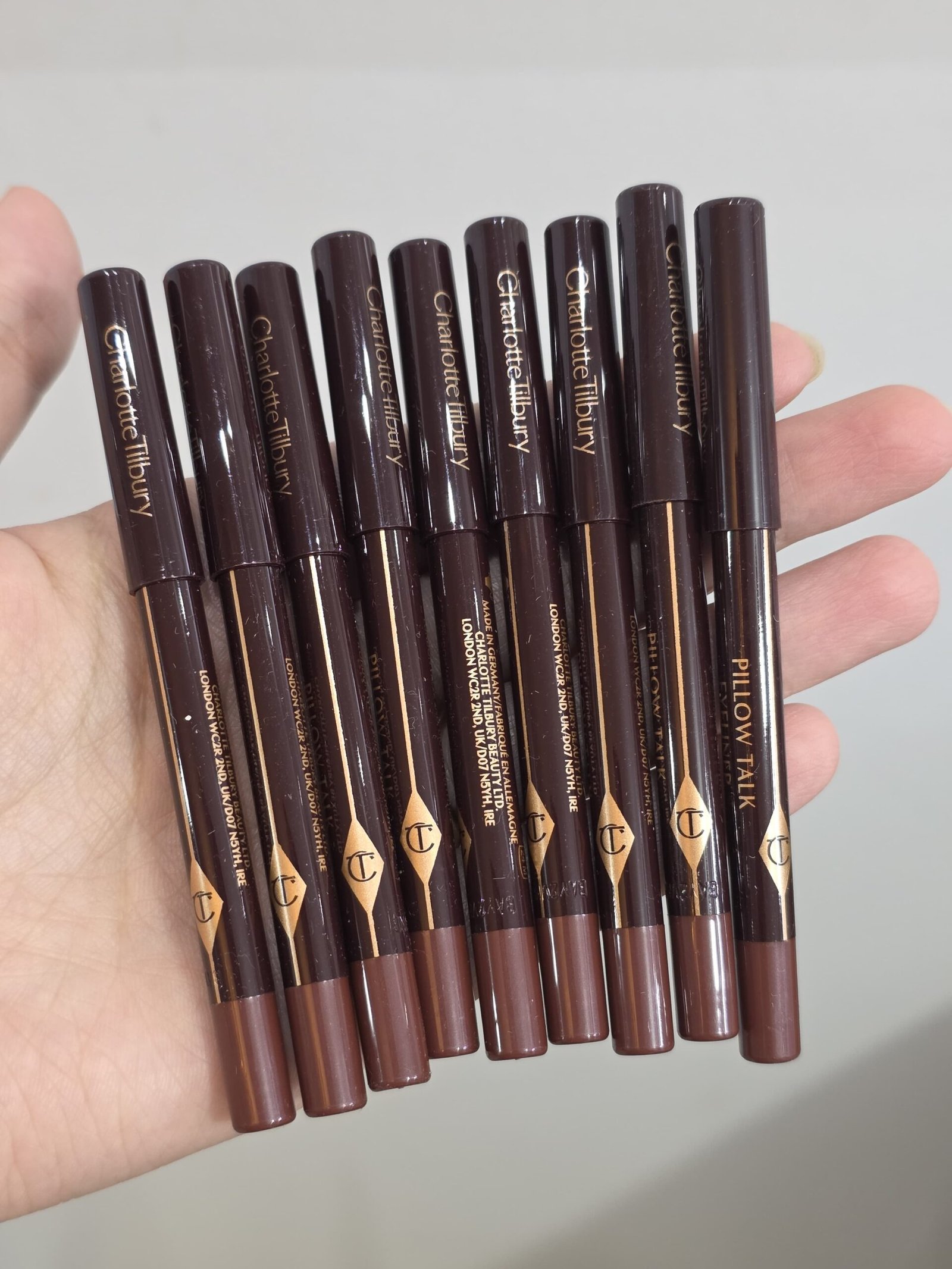 IMG-20251212-WA0100 EYELINER PILLOW TALK Smokey berry-brown eyeliner pencil for DREAMY, DEFINED Pillow Talk EYES! - Image 1