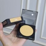 shade Blondie Huda Beauty Easy Bake and Snatch Brightening and Setting Powder